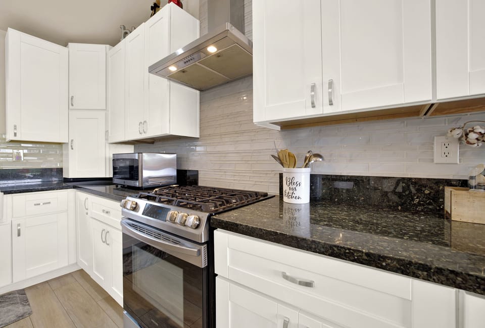Kitchen w microwave
