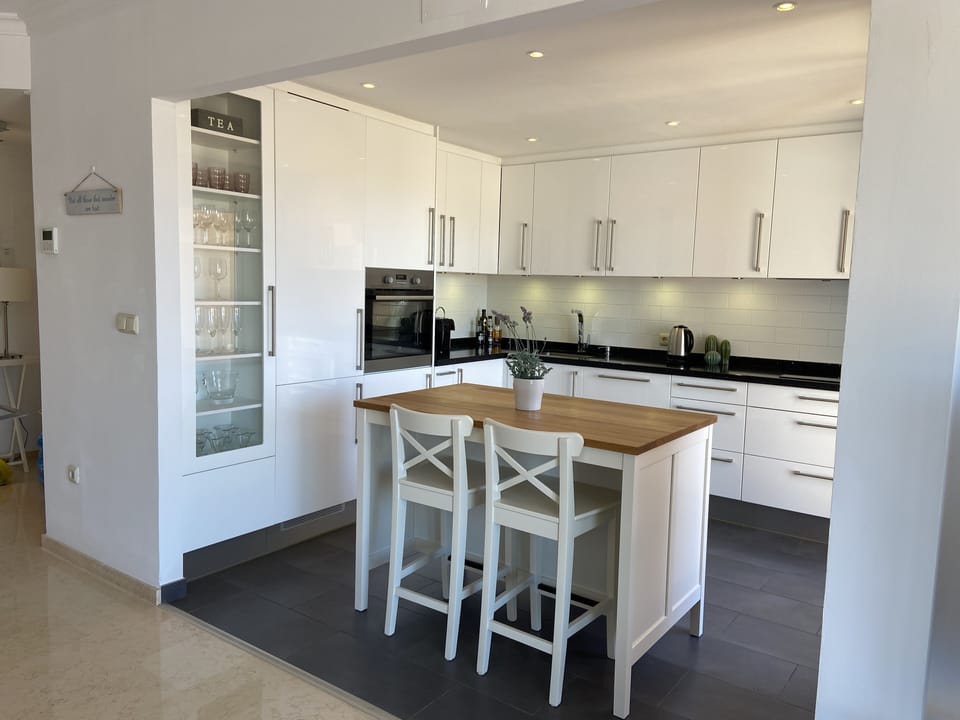 Gorgeous fully equipped kitchen