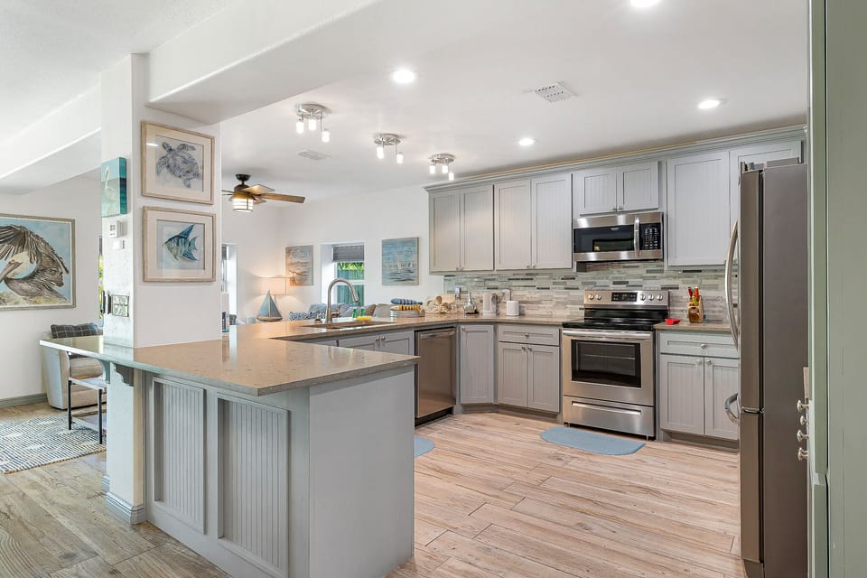 Spacious kitchen with brand new stainless steel appliances!