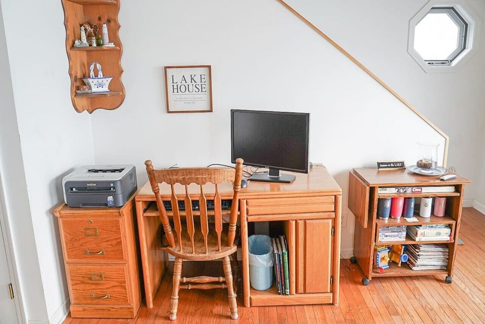 A desk area in a home with 100mb+ high speed internet/Wi-Fi provides wonderful teleworking options