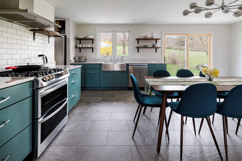 "Eat In" kitchen with space for 12 - the dining table extends