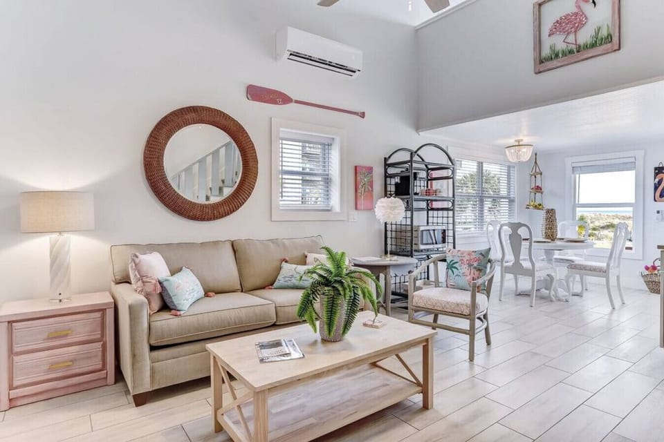 Living Room | Pull-out sofa & cable smart TV
