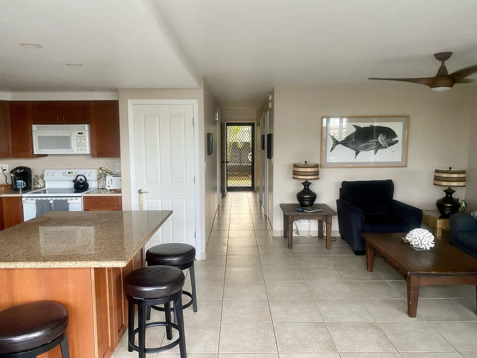 Front Door Hall
Allows for refreshing cross breeze 