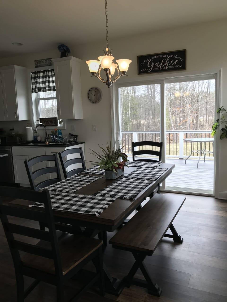 Dining room, seats up to 8 people.