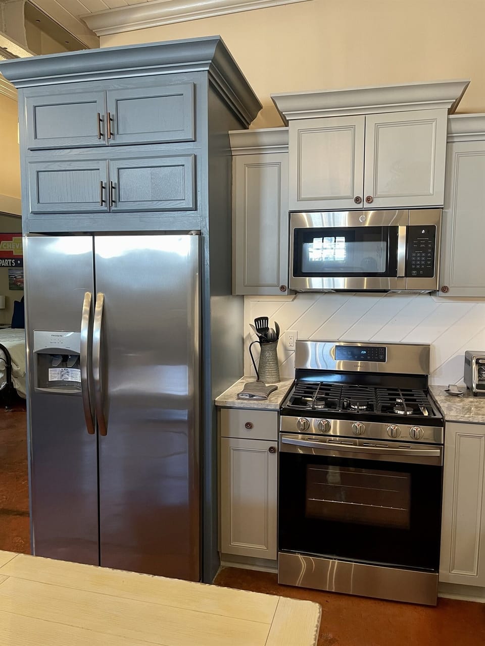 Refrigerator, gas stove, and microwave