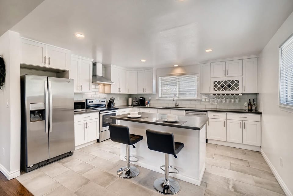 Oversize kitchen to hangout and entertain