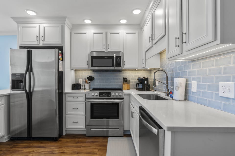 All modern appliances to make meal preparation a breeze.