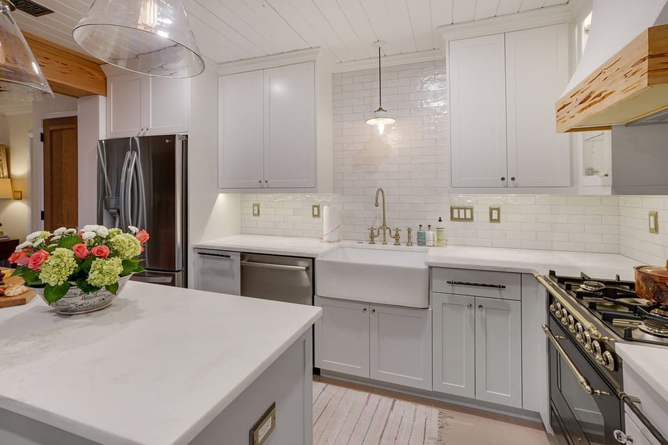 Dream kitchen. Equipped with all the essentials to entertain & stay a while. 
