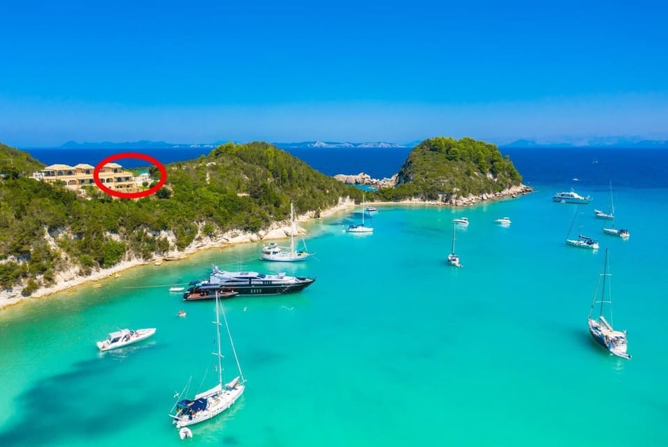 Double bedroom with en suite bathroom, A/C, sea views, and upper terrace access