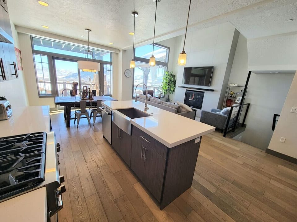 Kitchen, yes with a VIEW!