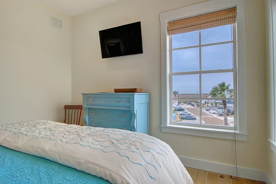 Main Floor, Primary King Bedroom