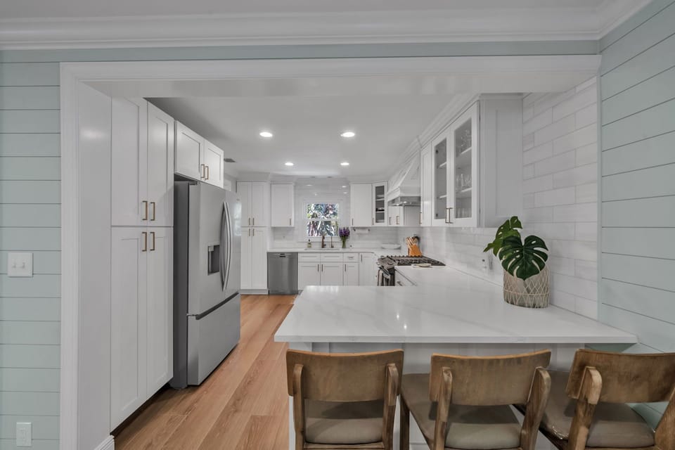 Eat-in Kitchen