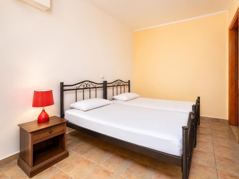 Twin bedroom with en suite bathroom and A/C