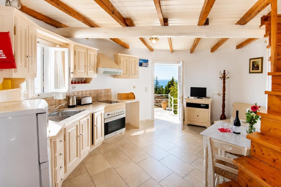 Dining area, WiFi internet, satellite TV, DVD player, and terrace access