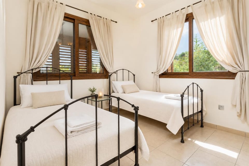 Twin bedroom with A/C