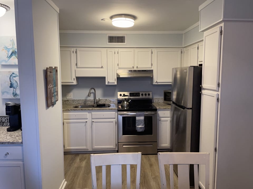 Eat-in-Kitchen