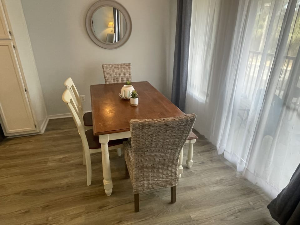 Dining for Six Guests