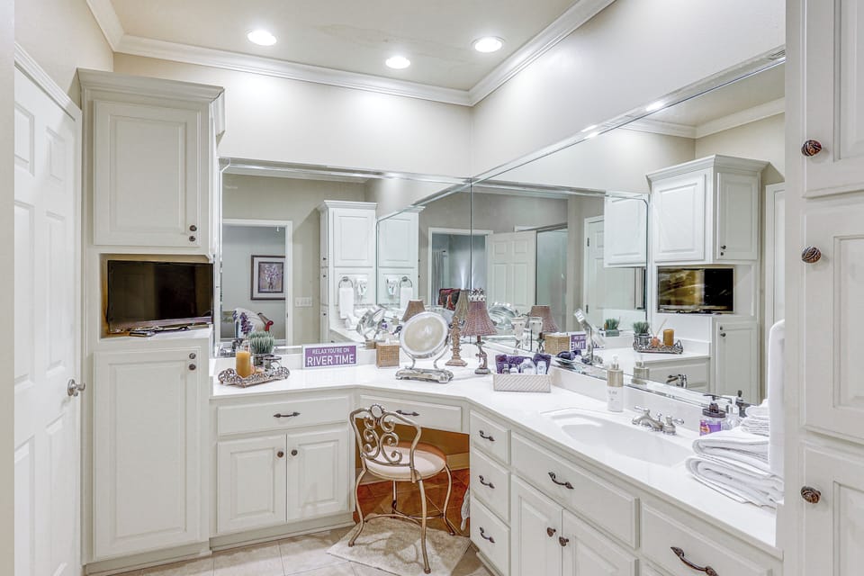 En-Suite Bathroom | Towels Provided