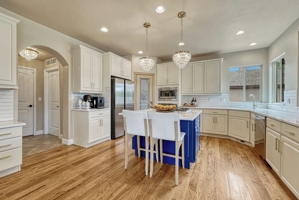 Fully Stocked Gourmet Kitchen 