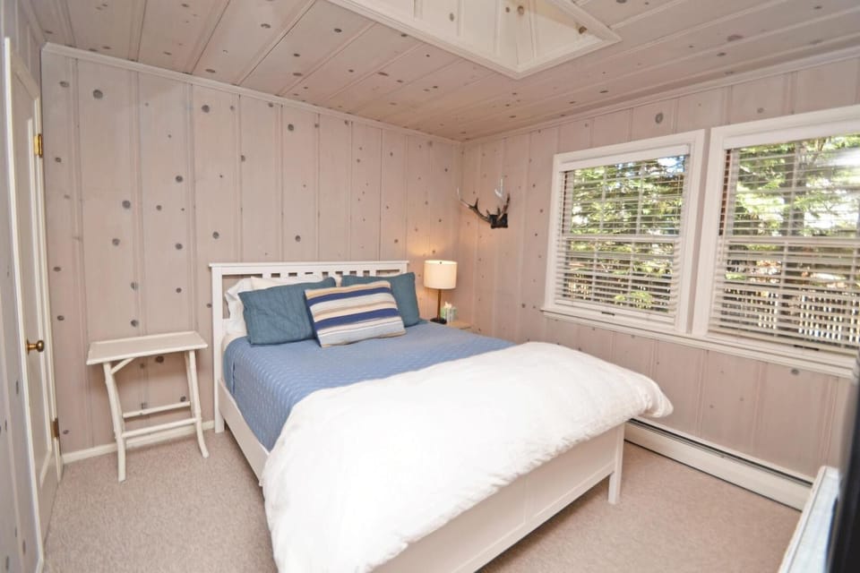 A simple and inviting room offers a queen bed, perfect for relaxation and comfort