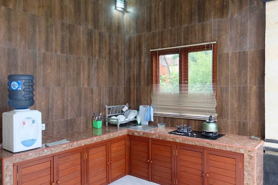 The kitchen with stove, fridge, blender, toaster and unlimitted drinking water
