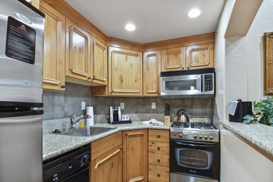 Full kitchen