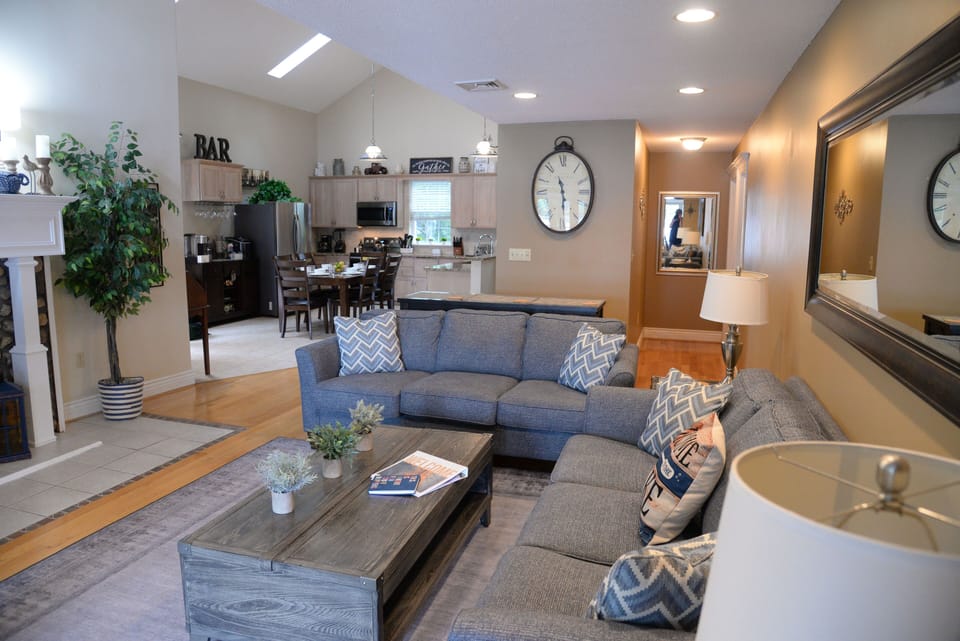 Spacious open floor plan that comfortably fits 9 guests for dining & hanging out