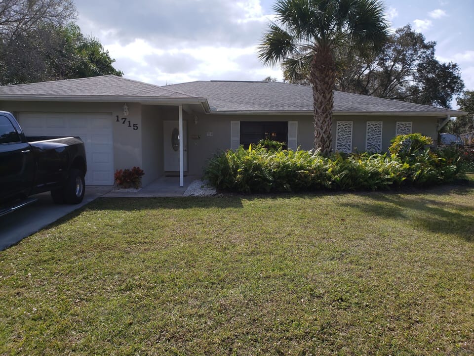 Ten minute walk to the Gulf Of Mexico....Manasota Beach House in South Venice