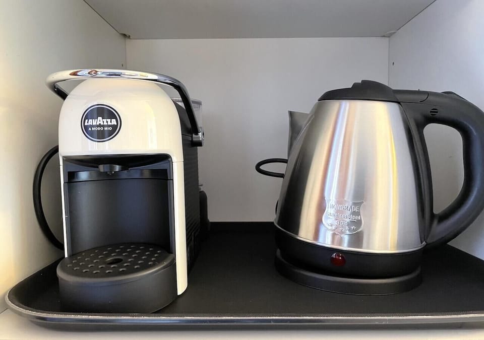 COFFEE MACHINE AND KETTLE