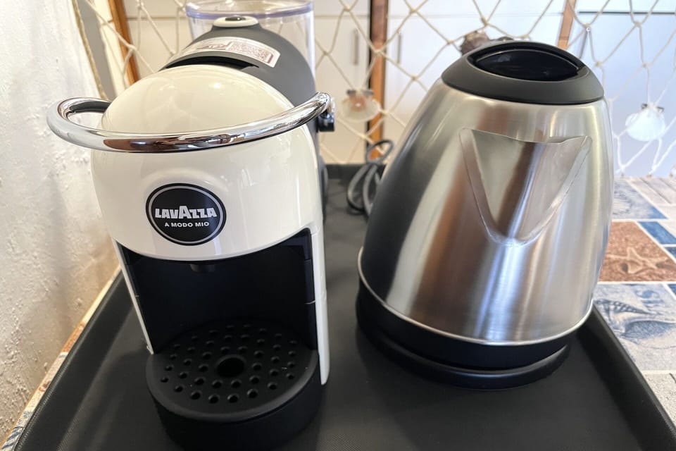 COFFEE MACHINE / KETTLE