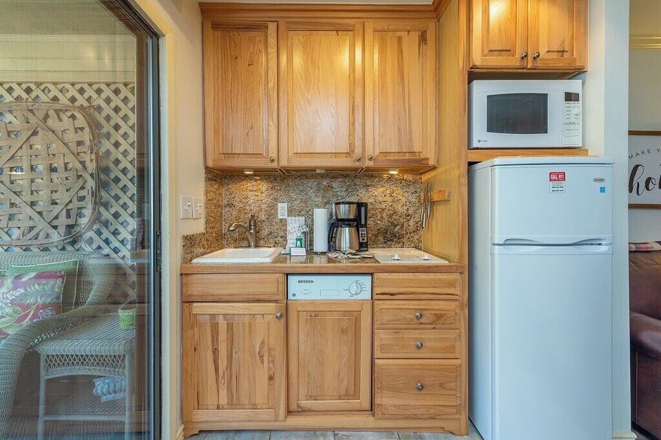 Everything needed for a quick snack or a meal, including a small dishwasher.