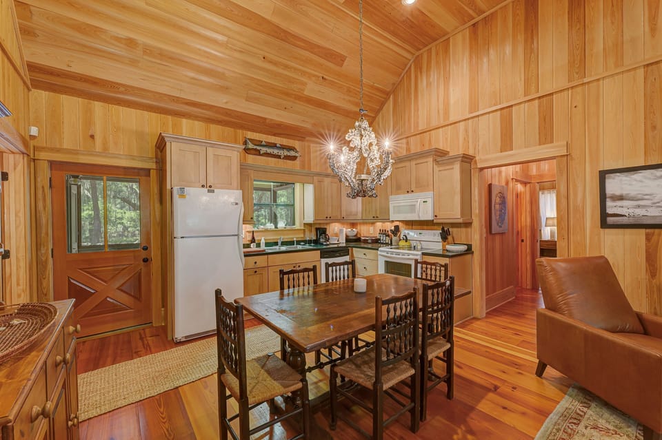 Kitchen & dining table for 6