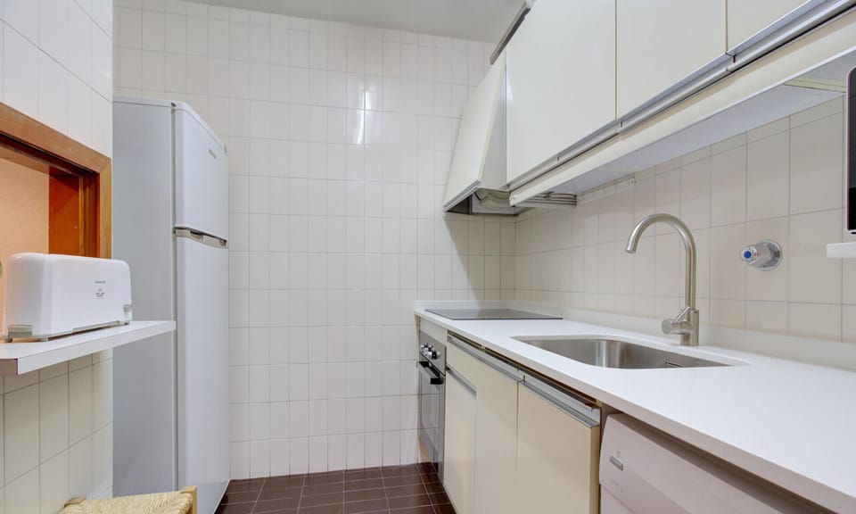 Eth Turcalh is a renovated apartment for 5 people in Baqueira center. It has a complete kitchen with all the necessary utensils for your stay.