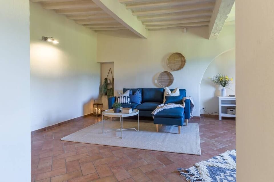Living Area, Etruscan Suite