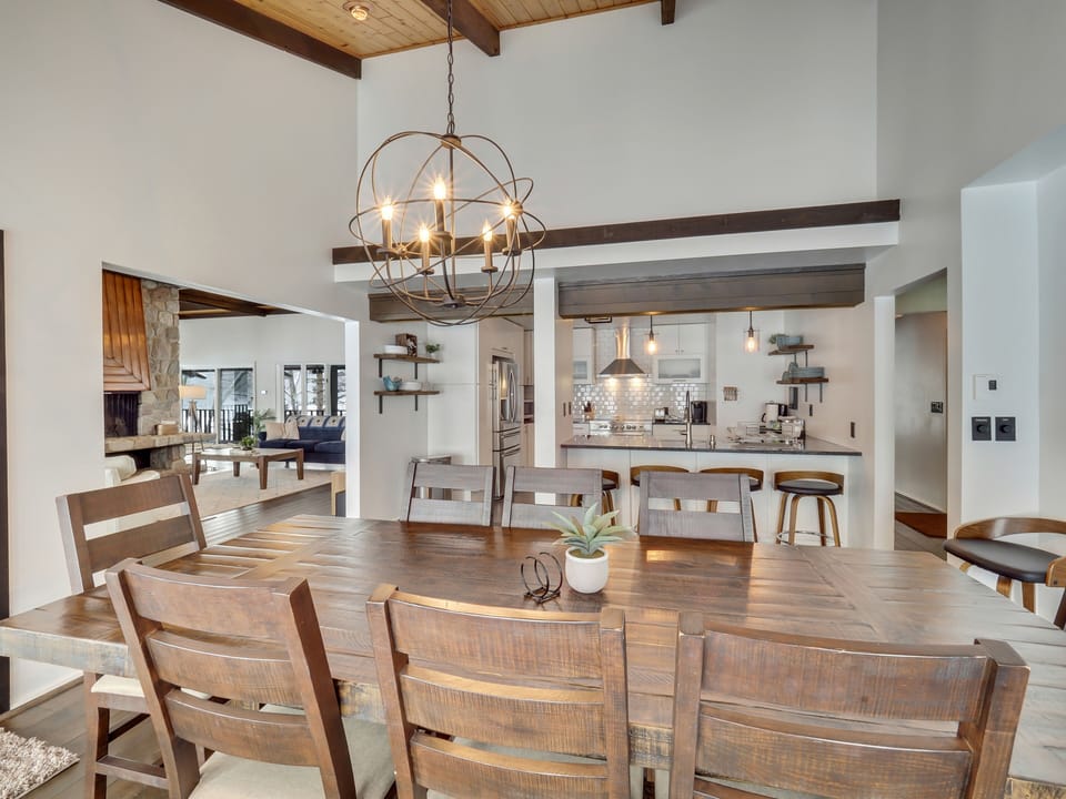 Upper level dining area and kitchen