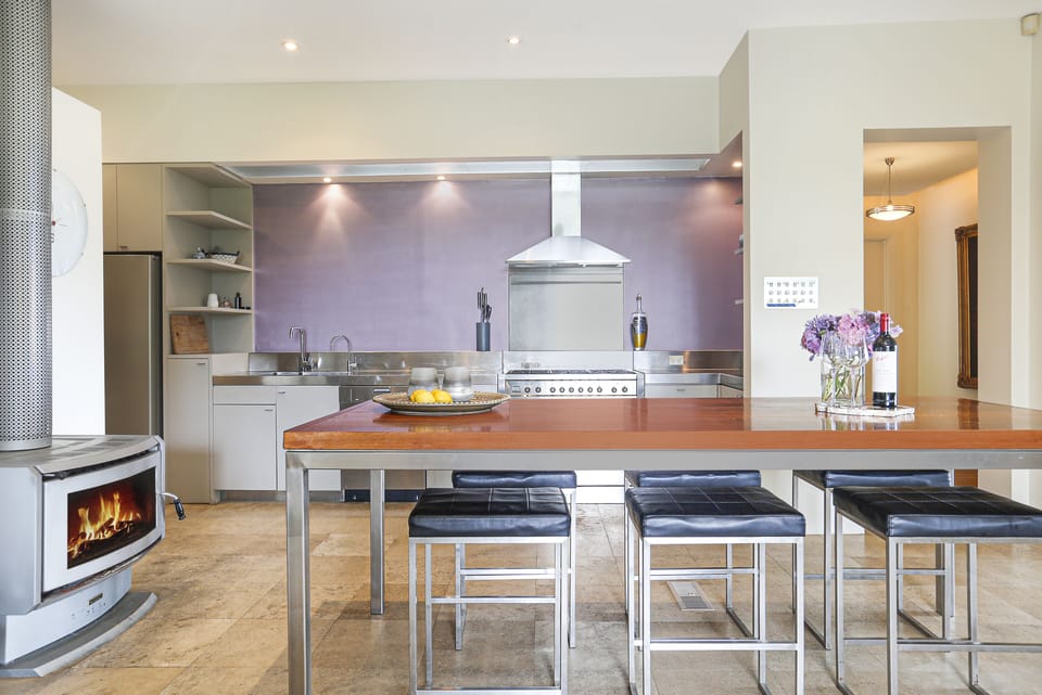 Kitchen and breakfast bench with fireplace 