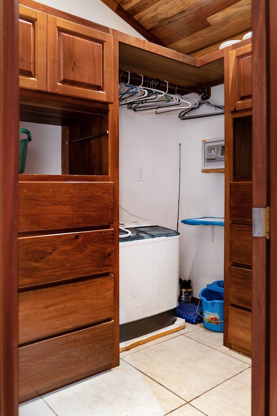 Washer/dryer in unit