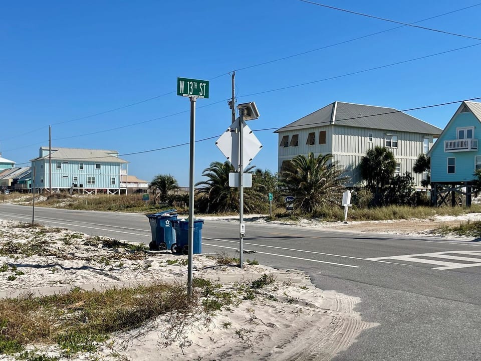 Public Beach Access.. Three C's. 2 Bedroom, 2 Bathroom. Sleeps 6. Managed by Island Rentals