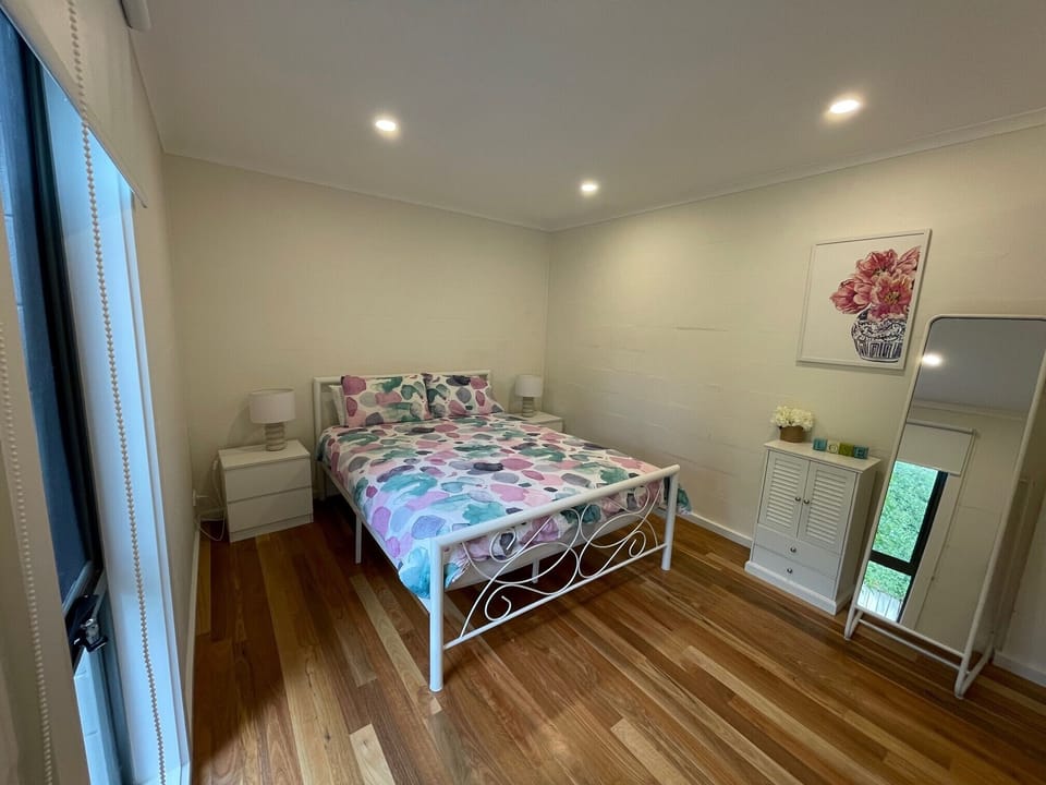 Bedroom 5 : Queen Bed - BIR
