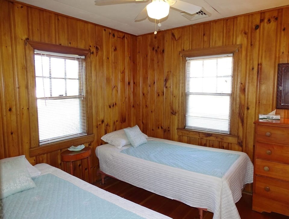 Twin Bed Bedroom