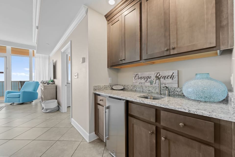 8 Phoenix OB 2004 Wet Bar