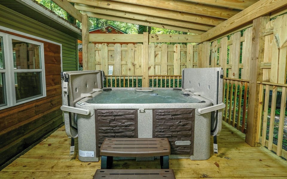 Indoor spa tub