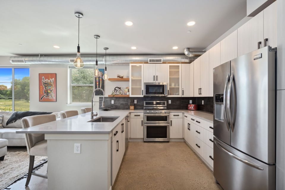 Chef's Kitchen | Stainless Steel Appliances and Breakfast Bar