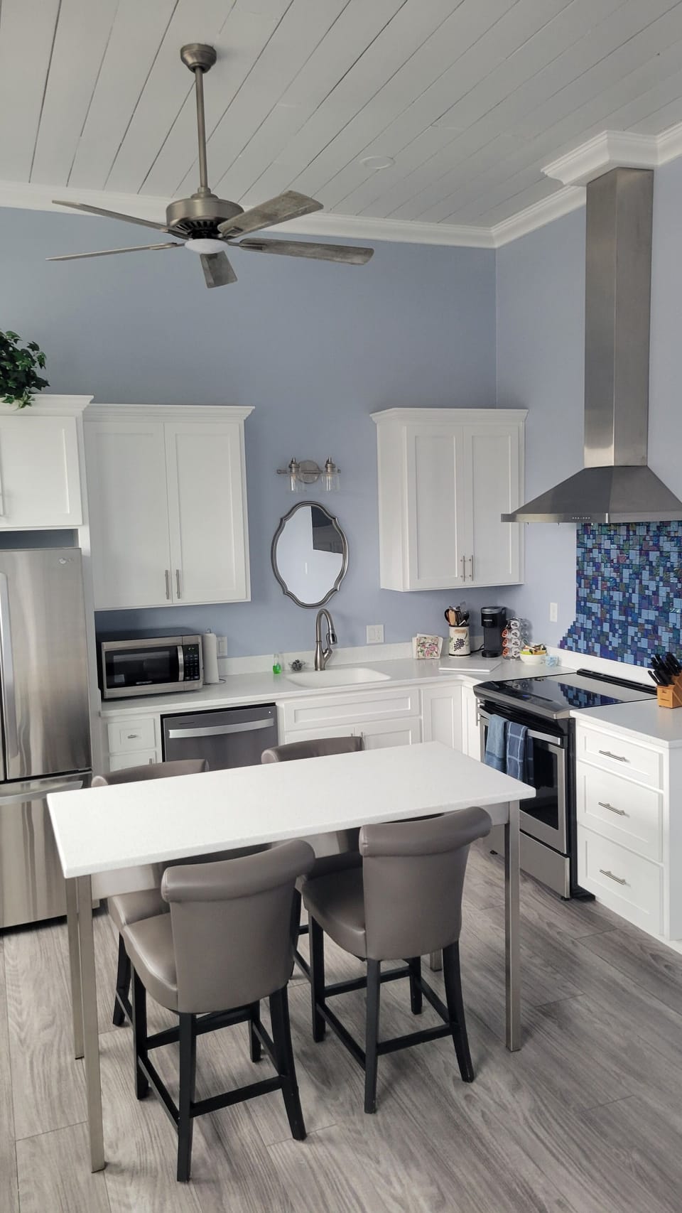Full kitchen