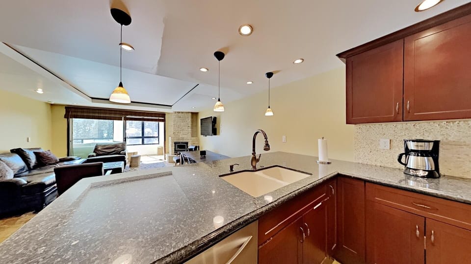 Deluxe Full-Sized Kitchen