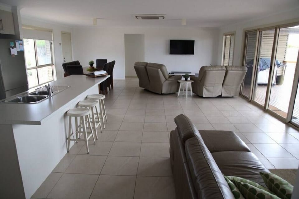 Open plan kitchen / dining / lounge