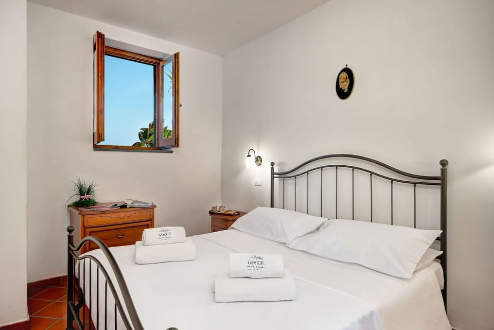 la-baia-dello-chalet-massa-lubrense-appartament-bedroom