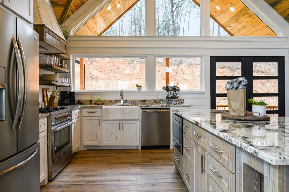 Dishwasher, oven, and oversized sink!