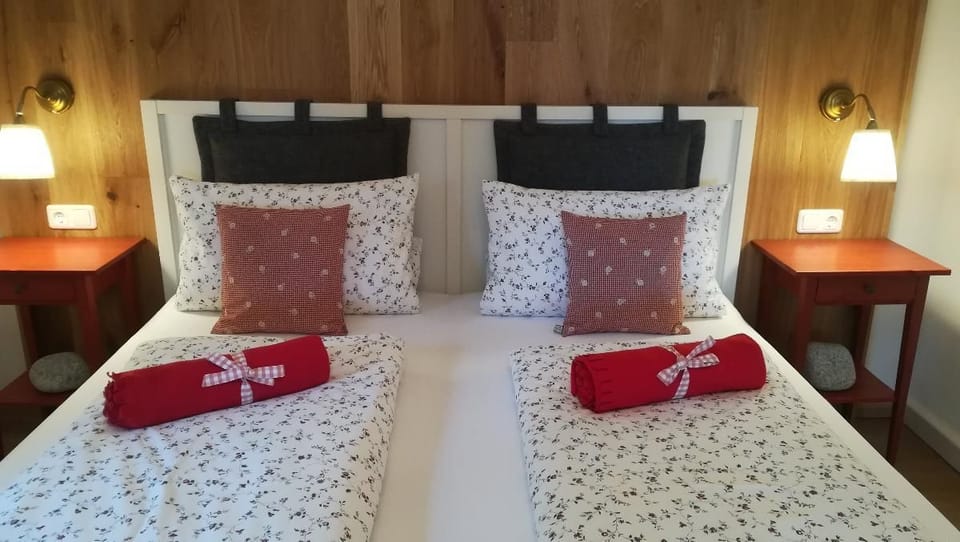 First floor apartment (71 sqm) with tiled stove for 4 people Apartment in Straubing-Bogen