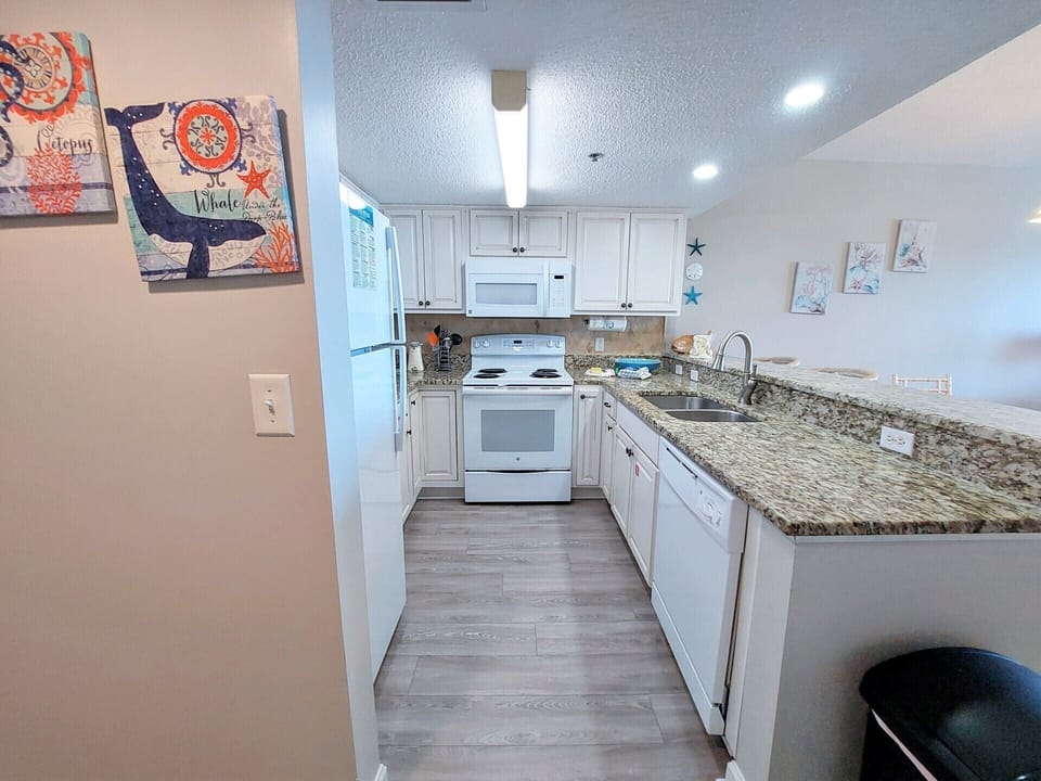 Great counter & cabinet space.